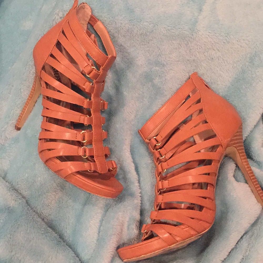 COPY - 🌺 3 for $15! Cosmopolitan leather heels
